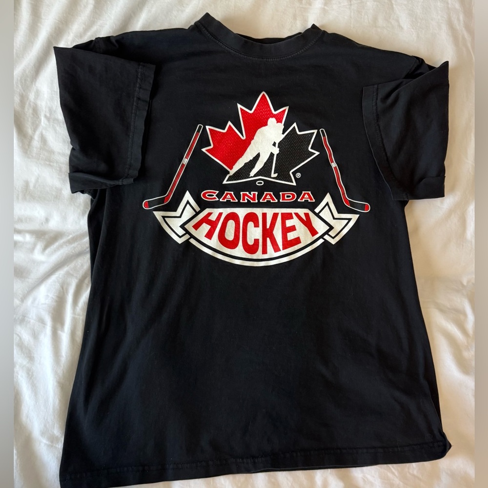 Canada Black unisex medium hockey tee shirt.